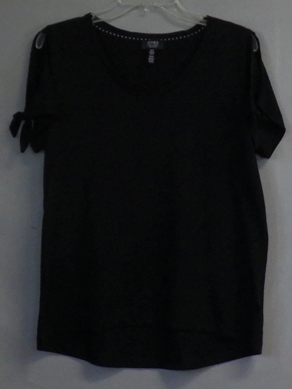 Jones New York Signature Black V-Neck T-Shirt   A577